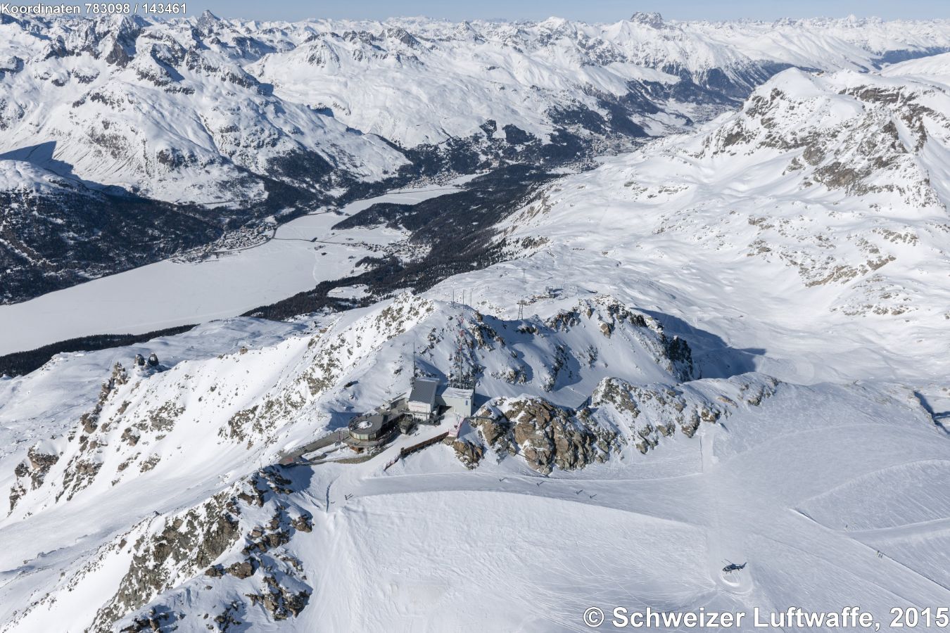 Corvatsch, Skigebiet (3297 m.ü.M.), Blick zum Silvaplaner-See mit Silvaplana-Surlej und Silvaplana